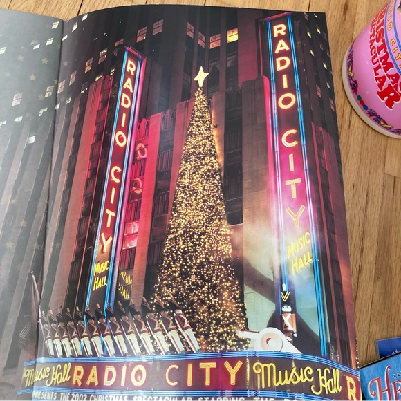 Vintage Radio City Music Hall Bundle: 
2002: 7 items. - Picture 7 of 12